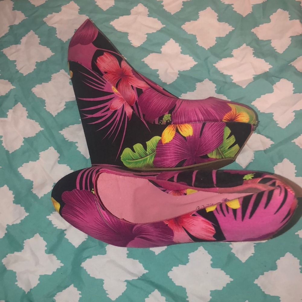 Floral Wedges
